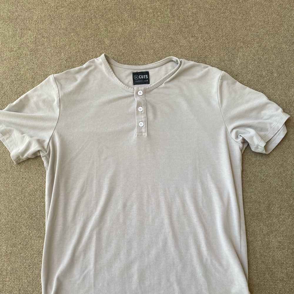 Cuts Henley Curve-Hem Size L